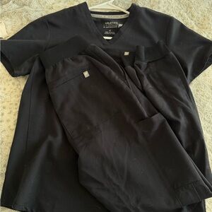 Fabletics Scrub Set – Black (Top S + Jogger Pants XS)